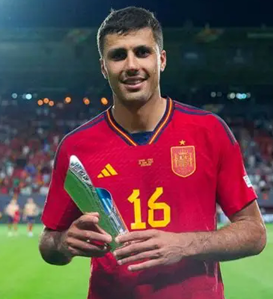 《曼彻斯特晚报》解析曼城续约动态与队长人选更迭