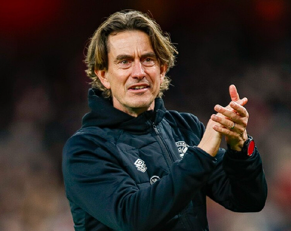 弗兰克盛赞热刺逆转精神，强调团结铸就关键成果